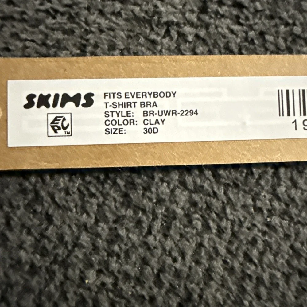 Skims Fits Everybody Tshirt Bra - Clay - 30D - NWT - Picture 5 of 5